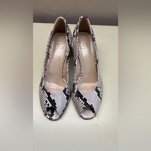 Made in Italy Giovanna Grazzini Black and Cream Snakeskin Heels with Pointed Toe